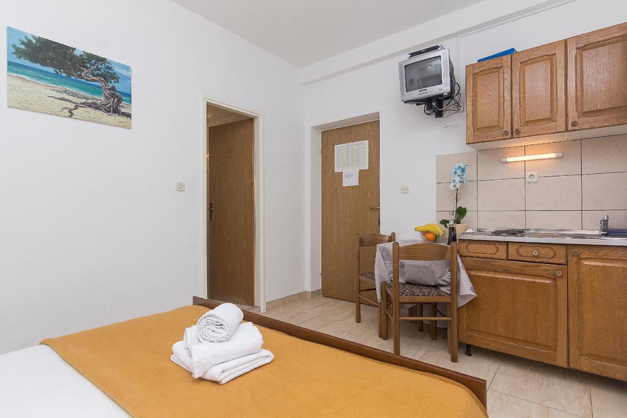 Apartments Erceg Makarska Room photo