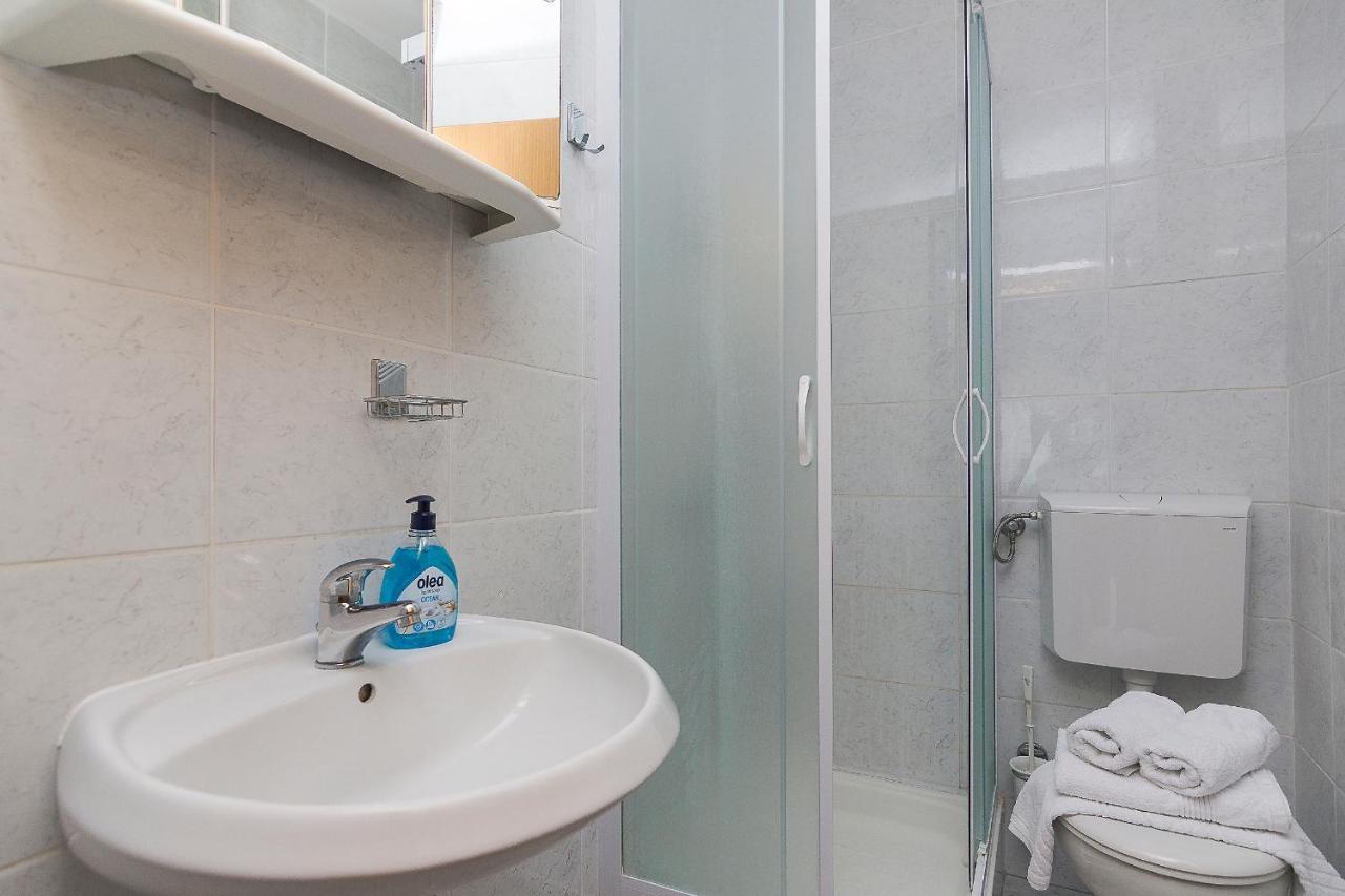 Apartments Erceg Makarska Room photo